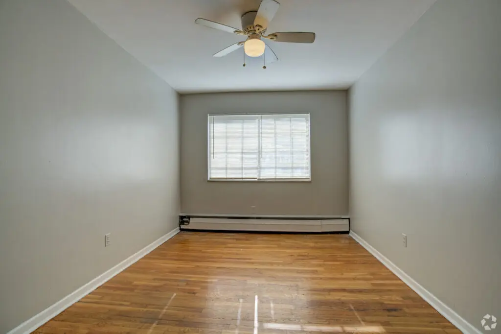saf-cadieux-llc-detroit-mi-2br-1ba---660sf---bedroom-2 - Copy