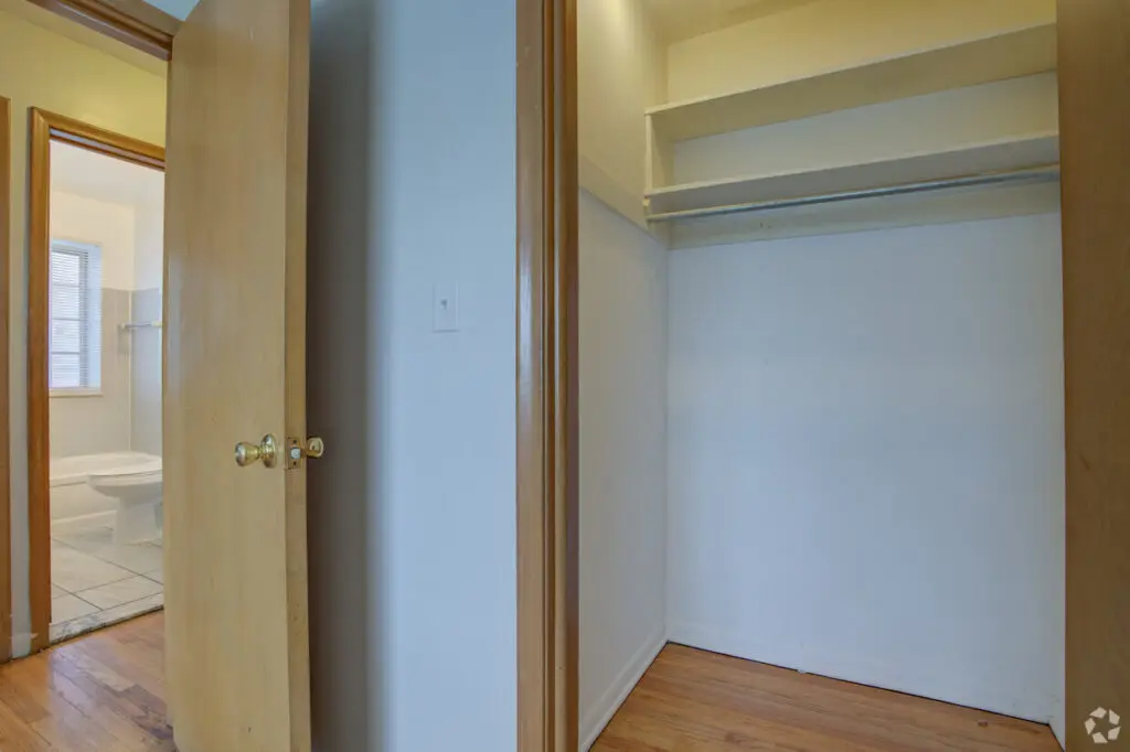 saf-cadieux-llc-detroit-mi-2br-1ba---660sf---closet - Copy